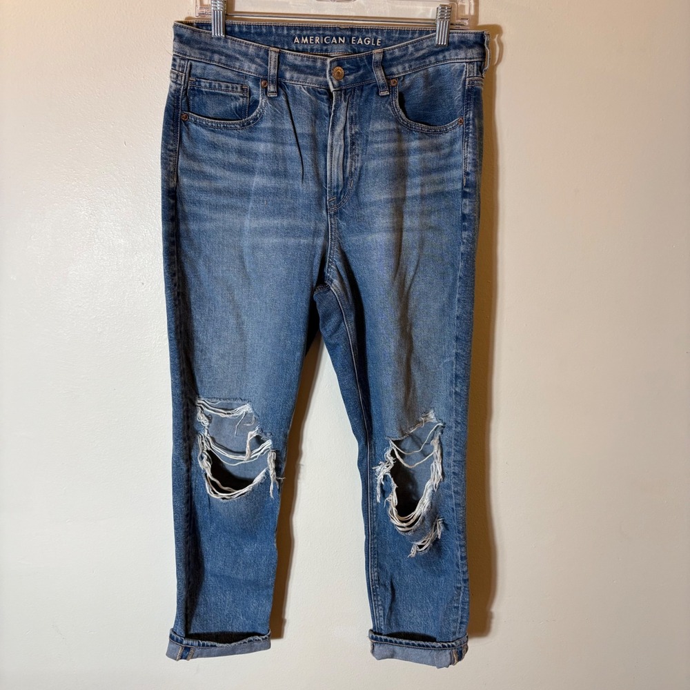 American Eagle Strigid Mom Jeans Womens 8 Short Medium Wash‎ Distressed Ripped
